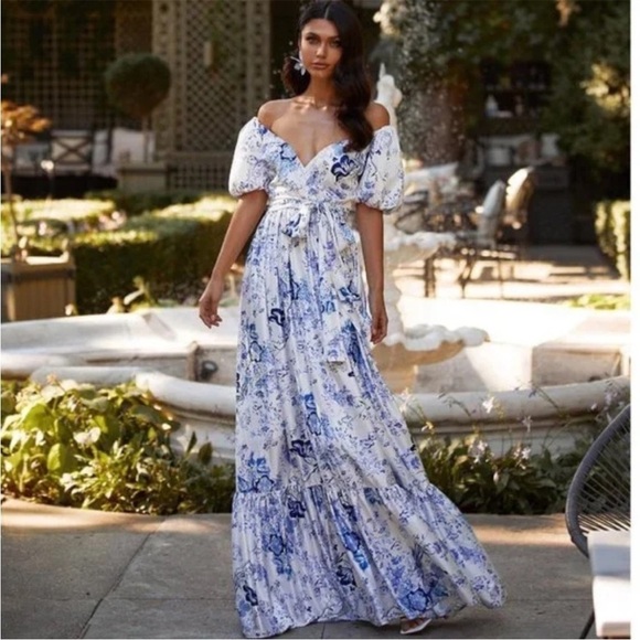 Alamour The Label Dresses & Skirts - Alamour The Label Dara Off Shoulder Puff Sleeve Maxi Dres in size XS
